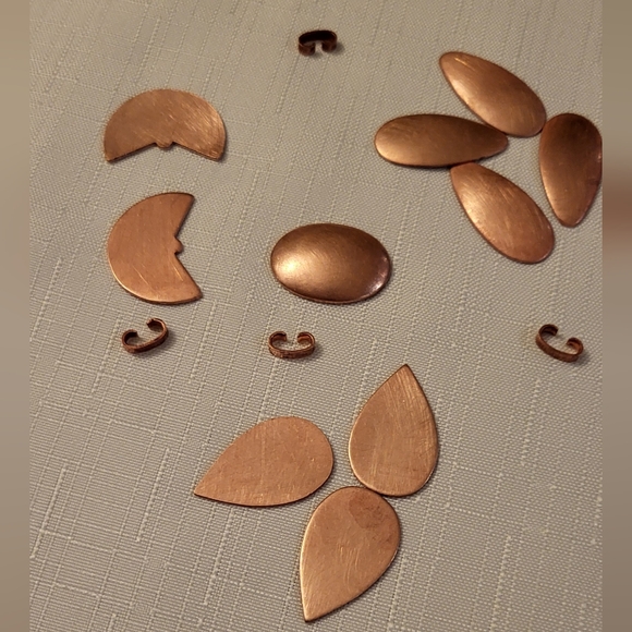 10 small enamelling copper blanks with 4 copper connector links - Picture 11 of 13